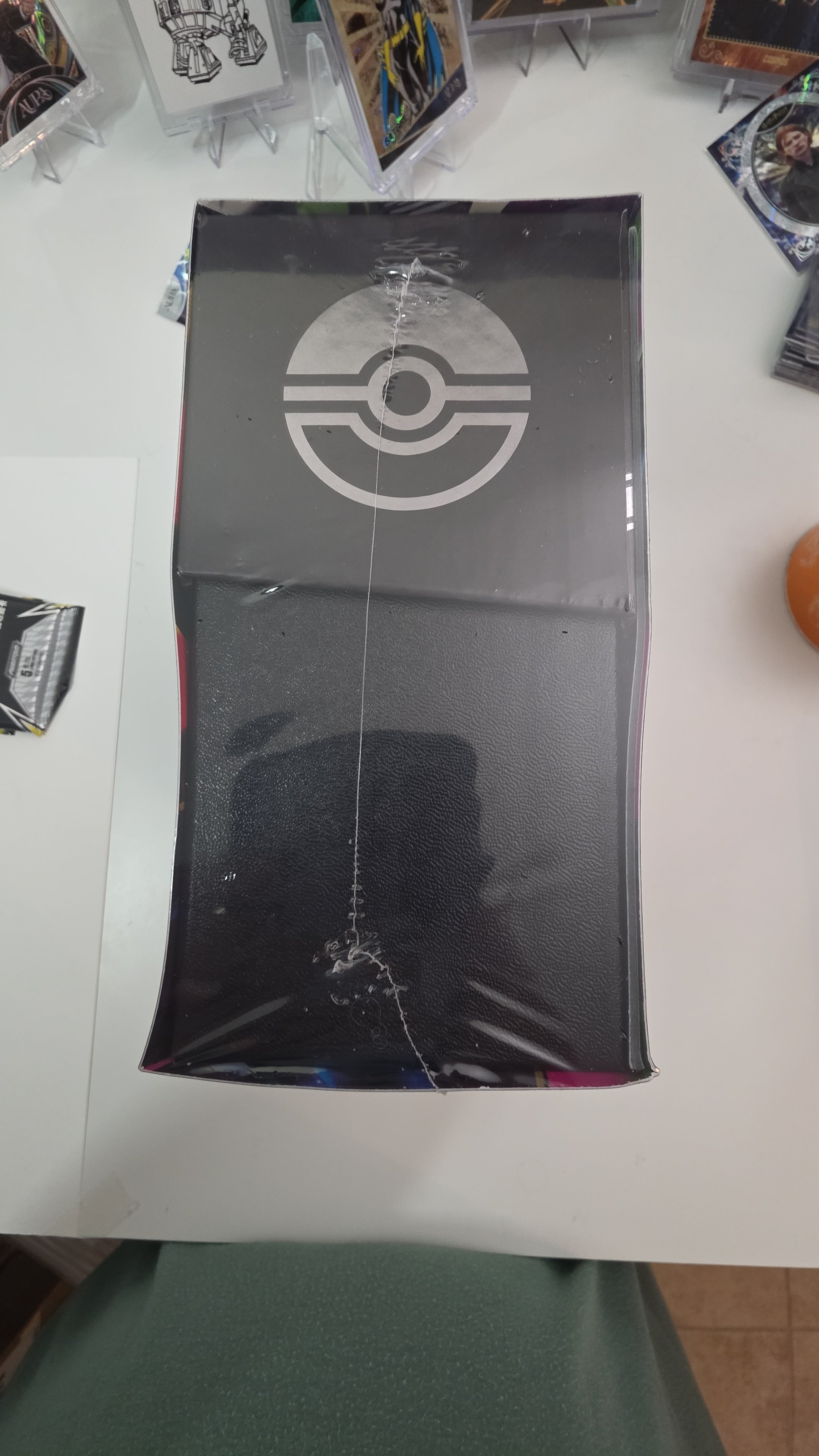 Pokémon Mega Evolution: Pitch Black Elite Trainer Box