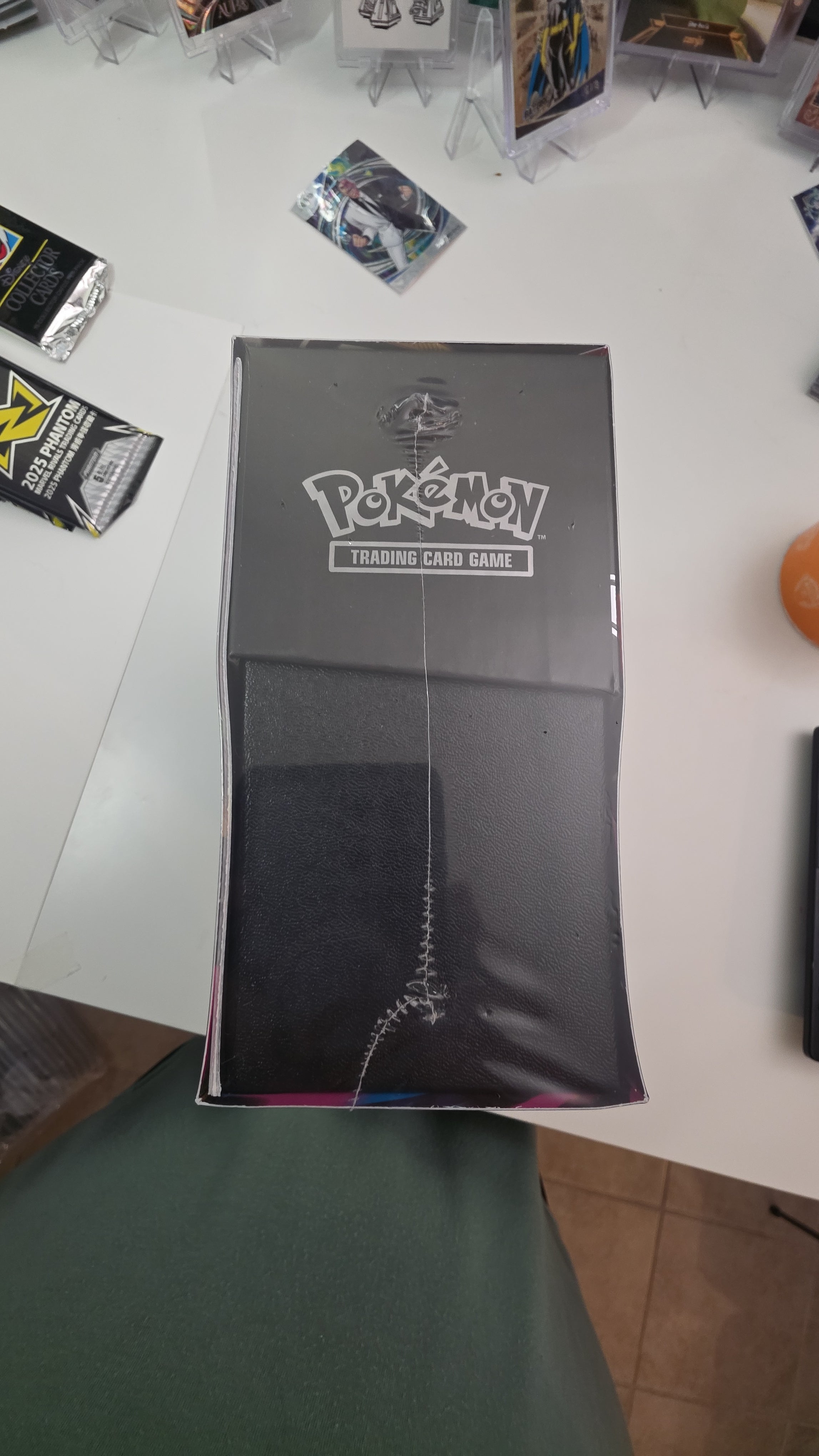 Pokémon Mega Evolution: Pitch Black Elite Trainer Box